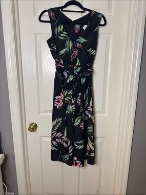 Black Floral V-Neck Sleeveless cropped jumpsuit